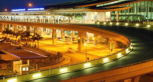 Foreigners can apply for a visa at various airports when they arrive in Vietnam