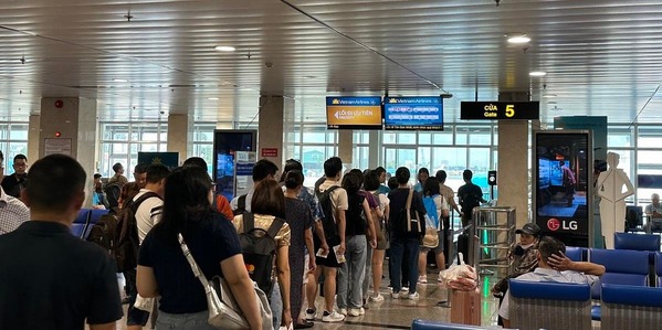 Find your departure gate to avoid flight delays