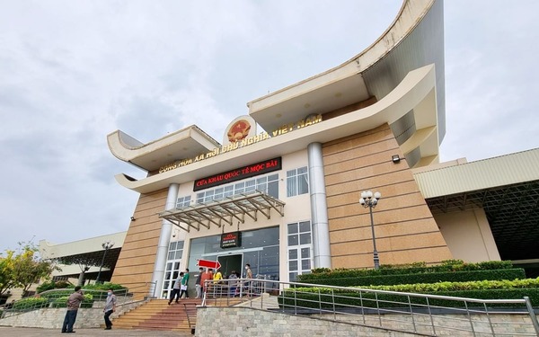 Choose the Moc Bai visa run if you are living in Ho Chi Minh City