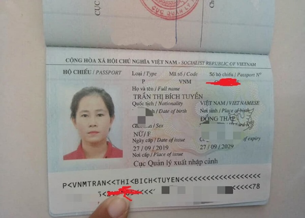 Clear passport bio page photo showing personal details for e-Visa