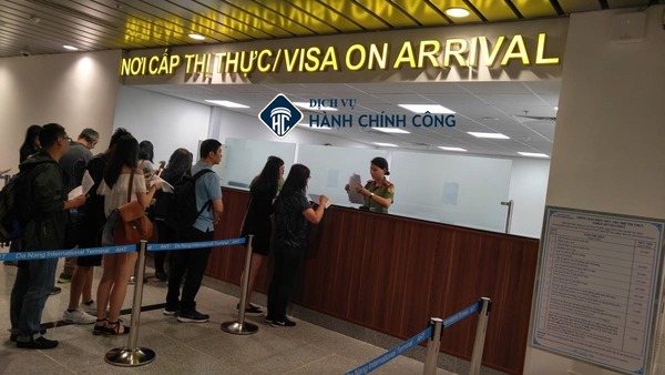 VOA allows Ukrainian citizens to stay in Vietnam for up to 30 days