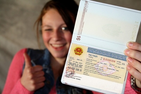 Spanish passport holders have several Vietnam visa options